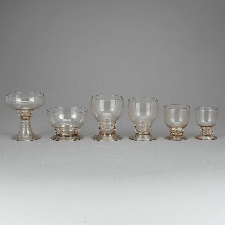 SERVISDELAR, 44 delar, glas, 1900-talets mitt.