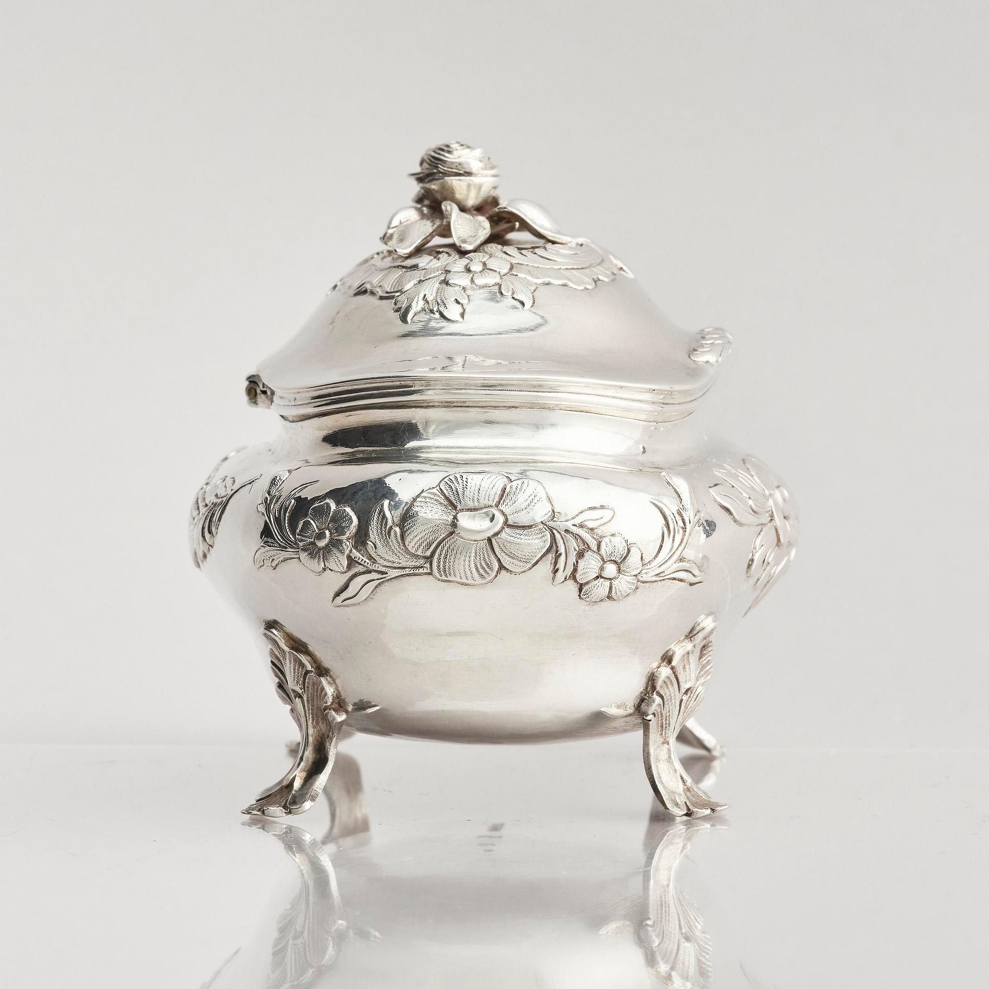 A Swedish 18th century silver sugar-casket, mark of Arvid Castman the younger, Eksjö 1774.