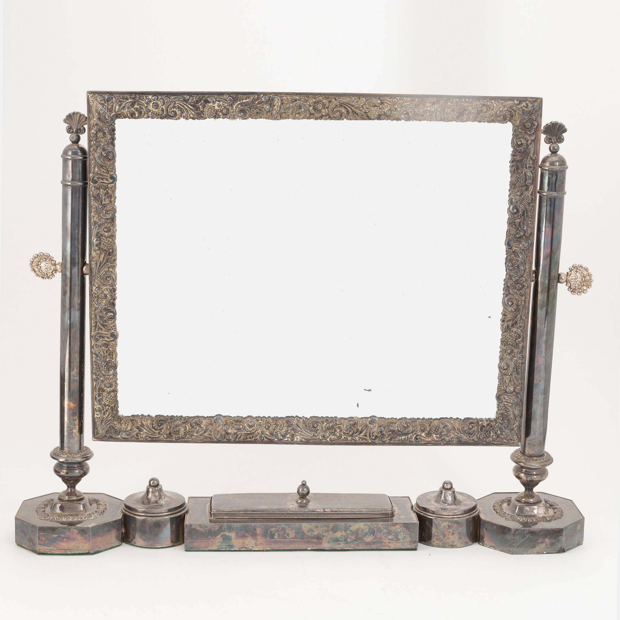 Toiletteuppsats, omkring 1900.