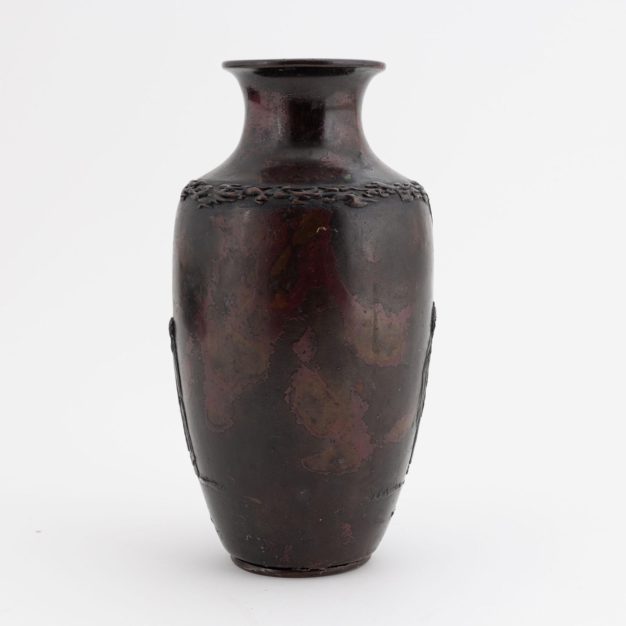 A Japanese bronze vase, 20th century.