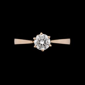 RING, enstensgring, 18k guld med briljantslipad diamant ca0,58ct enligt gravyr. Vikt 4,2g.