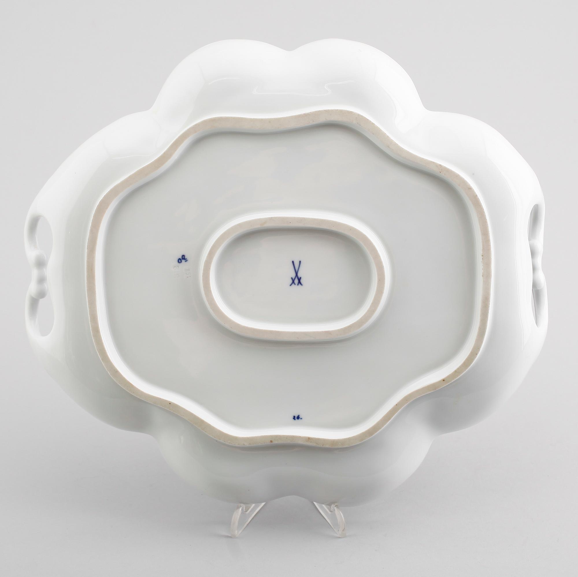 BRICKA, porslin, Meissen, 1900-talets första hälft.