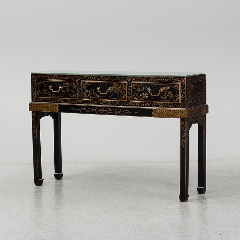 SIDEBOARD, lackerat trä. Kina, 1900-tal.