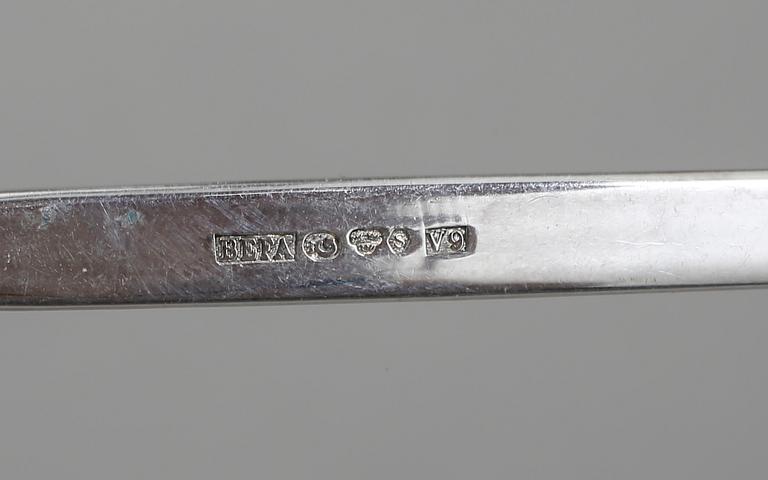 PARTI SILVER, 13 del, bland annat fat samt bägare, Borgila, Stockholm, 1940-tal. Vikt 335 gram.