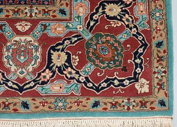 A CARPET. An old Tabriz. 339 x 244,6 cm.