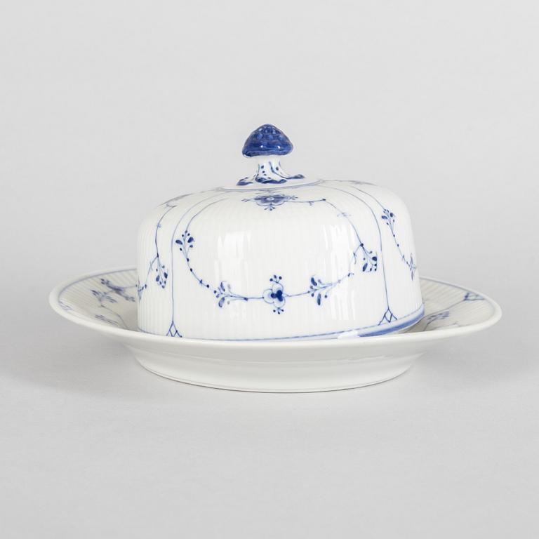 Two  'Blue Fluted Plain' /Musselmalet porcelain butter dishes, Royal Copenhagen, model 4 and 5, 1898-1923 and post 1923.