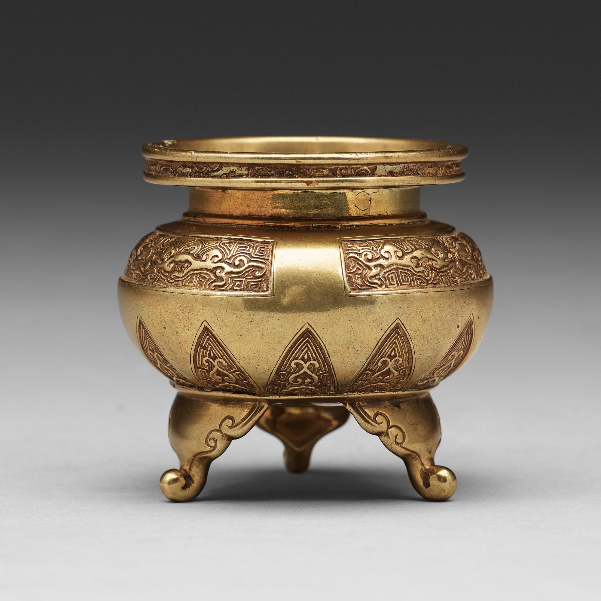 RÖKELSEKAR, brons. Qingdynastin (1644-1912).
