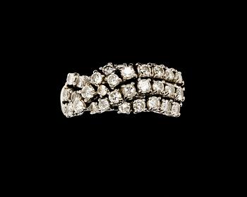 769. RING, 32 briljantslipade diamanter, tot. ca 1.95 ct.