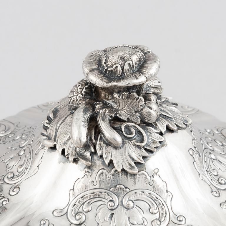 A silver tureen with lid, French export mark, Rococo style, circa 1900.