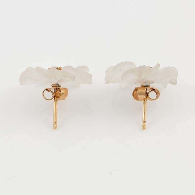 Brooch and earrings, floral, 18K gold with carved rock crystal and rose-cut diamonds.