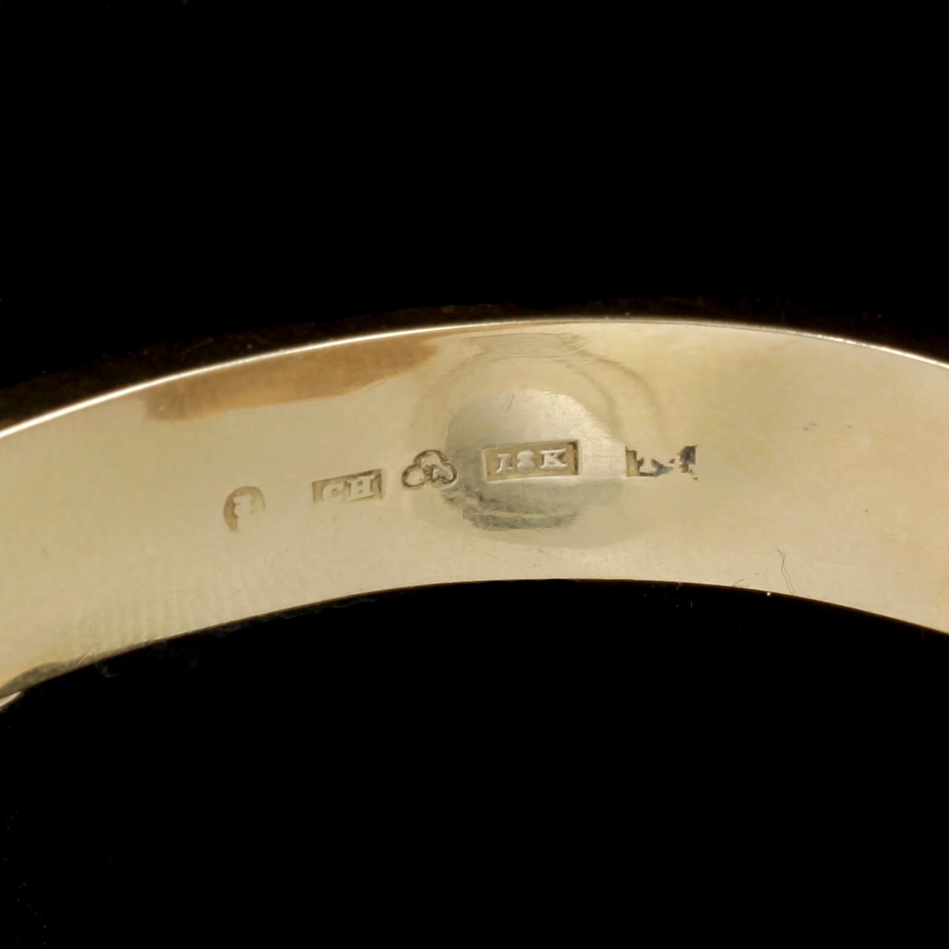 ARMRING, 18k guld, 1800-tal. Vikt 26 gram.