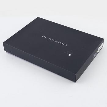 Burberry, towels, one pair.