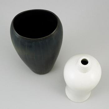 GUNNAR NYLUND, two stoneware vases and two bowls, Rörstrand, Sweden.