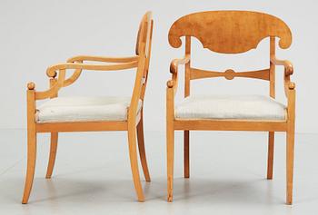 KARMSTOLAR, ett par, Karl-Johan stil, 1900-talets första hälft.