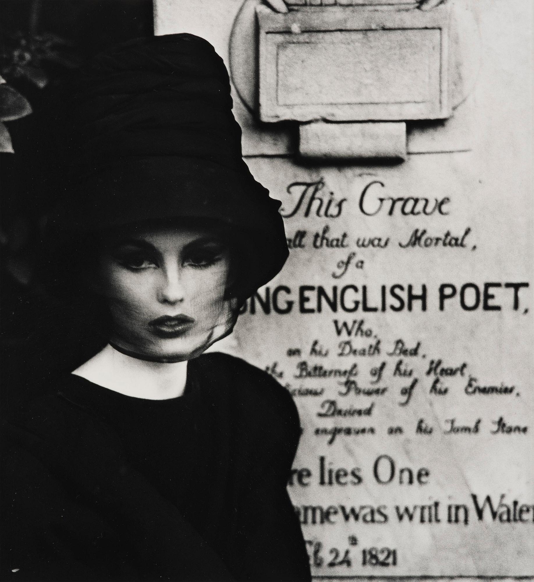 William Klein, "Dorothy at Keat's grave, Rome", 1962.