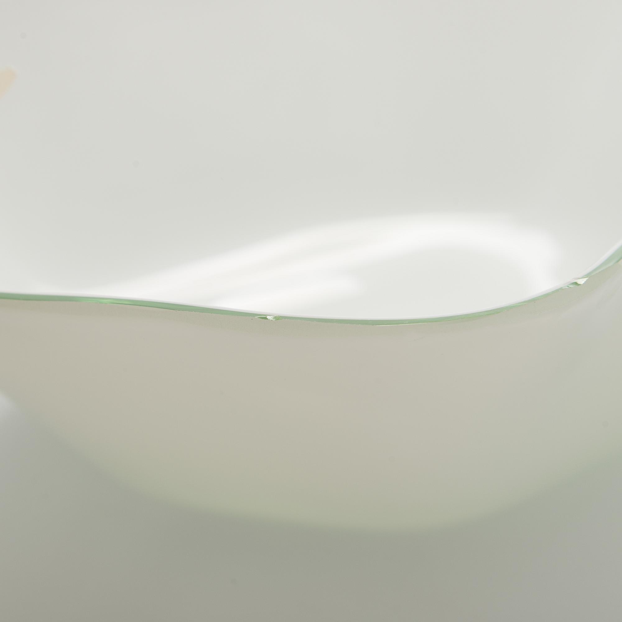 Alvar Aalto, 1 osa lasiveistoksesta, ”Aallon-kukka” 9767C, signeerattu Alvar Aalto Karhula.