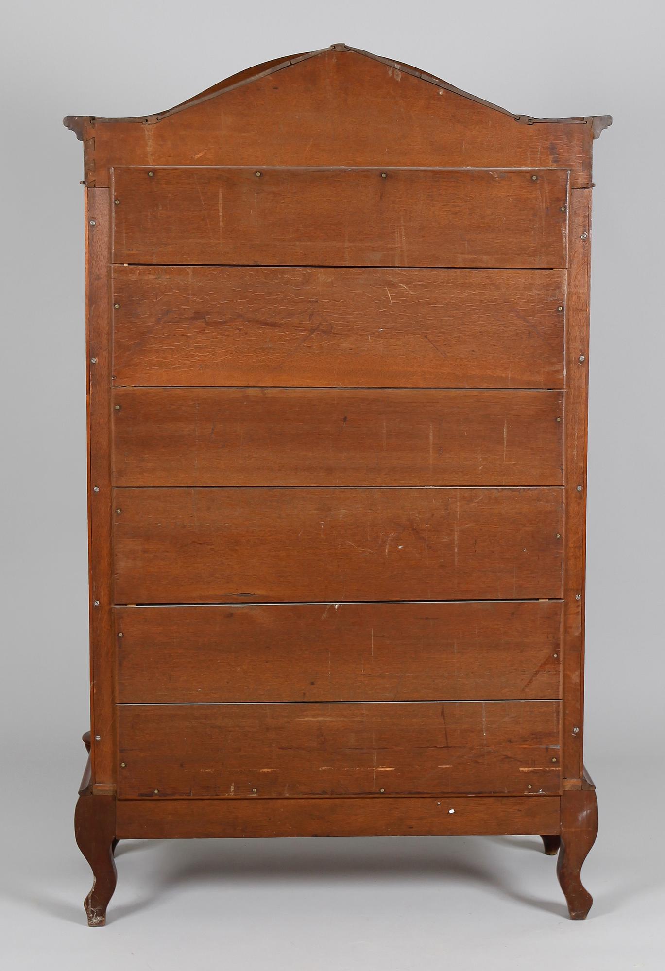 VITRINSKÅP, rokokostil, 1800-talets andra hälft.