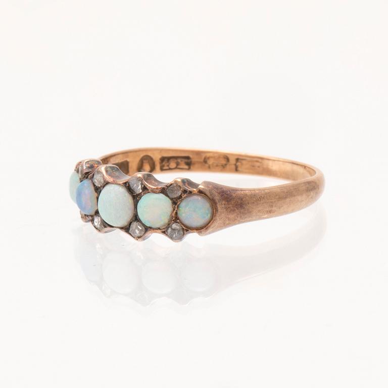 Ring 18K guld med opaler och rosenslipade diamanter, Stockholm 1899.