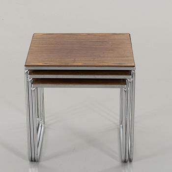 A NESTING TABLE. SECOND HALF OF 20TH CENTURY.