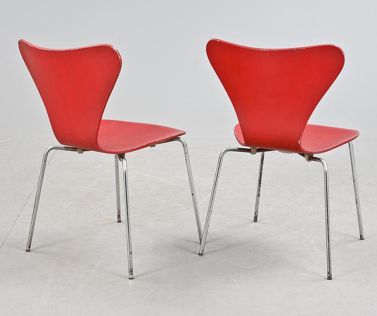 STOLAR, ett par, "Sjuan", Arne Jacobsen, Fritz Hansen, 1968.