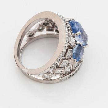 A sapphire and brilliant cut diamond ring. Mandelstam 'Stardust Collection'.