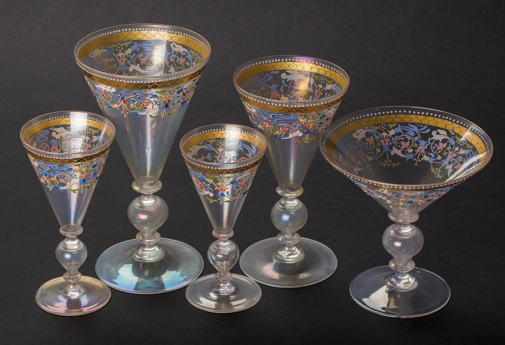 GLASSERVIS, 97 delar, Renässans-stil. Venedig, 1900-talets första hälft. Troligen Salviati & Co,