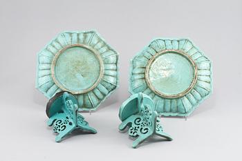 UPPSATSSKÅLAR, 2 st snarlika, porslin,  Kina 1800/1900-tal.