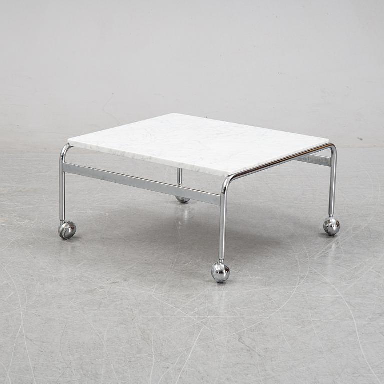 Bruno Mathsson, a pair of easy chairs and a coffee table, 'Karin', Dux, second half of the 20th Century.