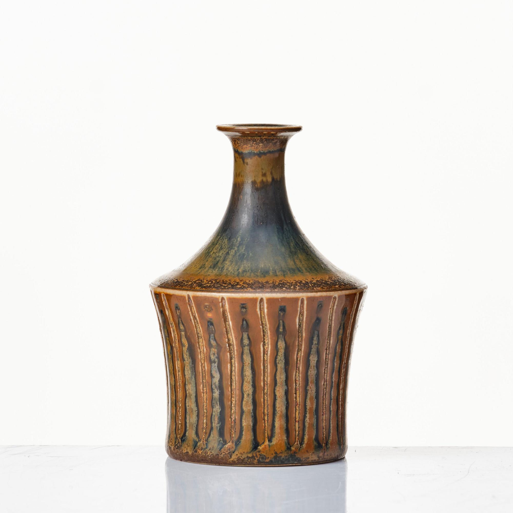 Stig Lindberg, vaser, 2 st, Gustavsbergs studio 1963 och 1965.