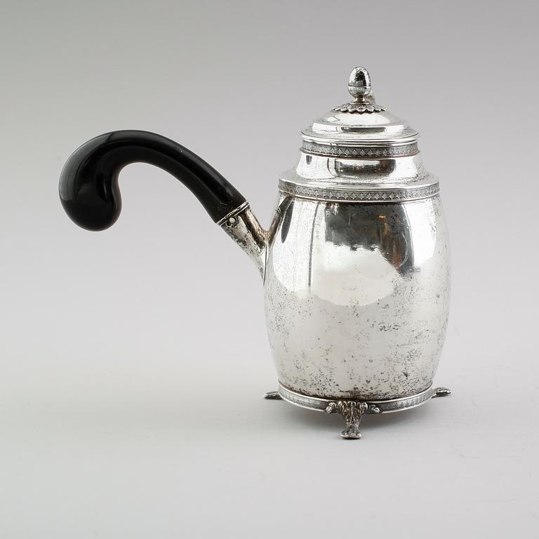 CHOKLADKANNA, silver, Johan Fredrik Björnstedt, Stockholm 1823. Vikt ca 369 gram.