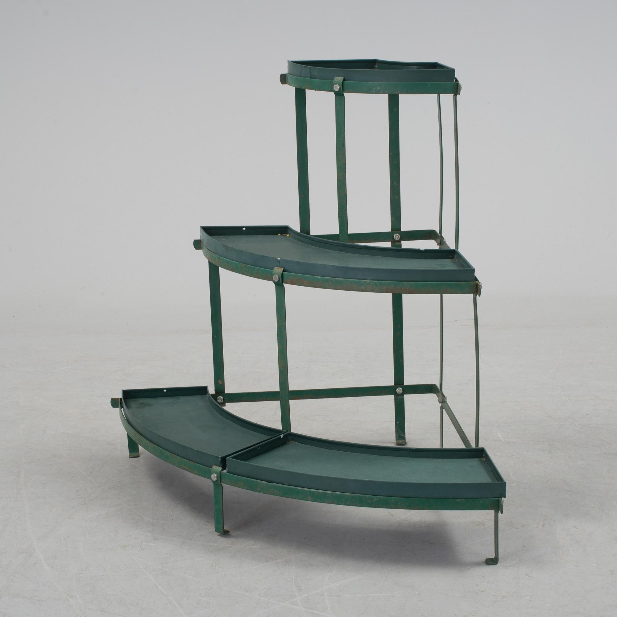 An English Smith and Hawken Plant stand, second half of the 20th century.