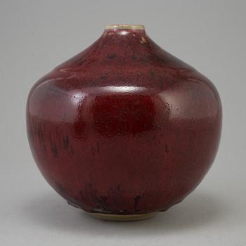 A Henning Nilson earthenware vase from Höganäs dated 1968.