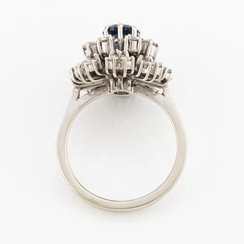 Ring, 18K vitguld med safir och diamanter.
