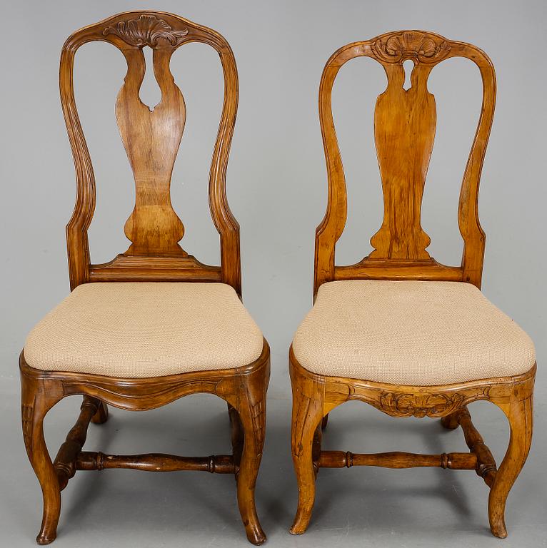 STOLAR, 3 st, varav 2 st Stockholmsarbeten i rokoko, 1700-tal.