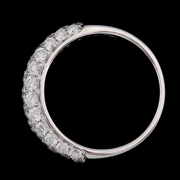 RING, 18 k vitguld, briljantslipade diamanter tot ca 1.49 ct.