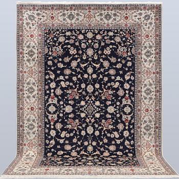 Carpet, Isfahan with silk elements, 300 x 203 cm.
