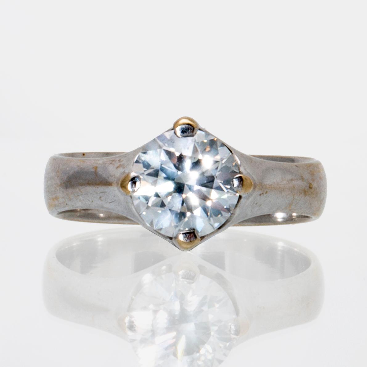 Ring 18K vitguld med 1 briljant 1,52 ct H SI1, GIA certifikat 2010.