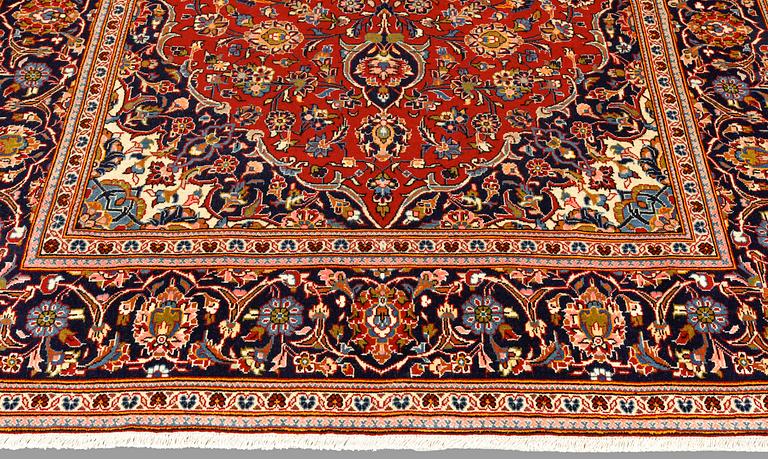 A Keshan rug, approx. 305 x 194 cm.