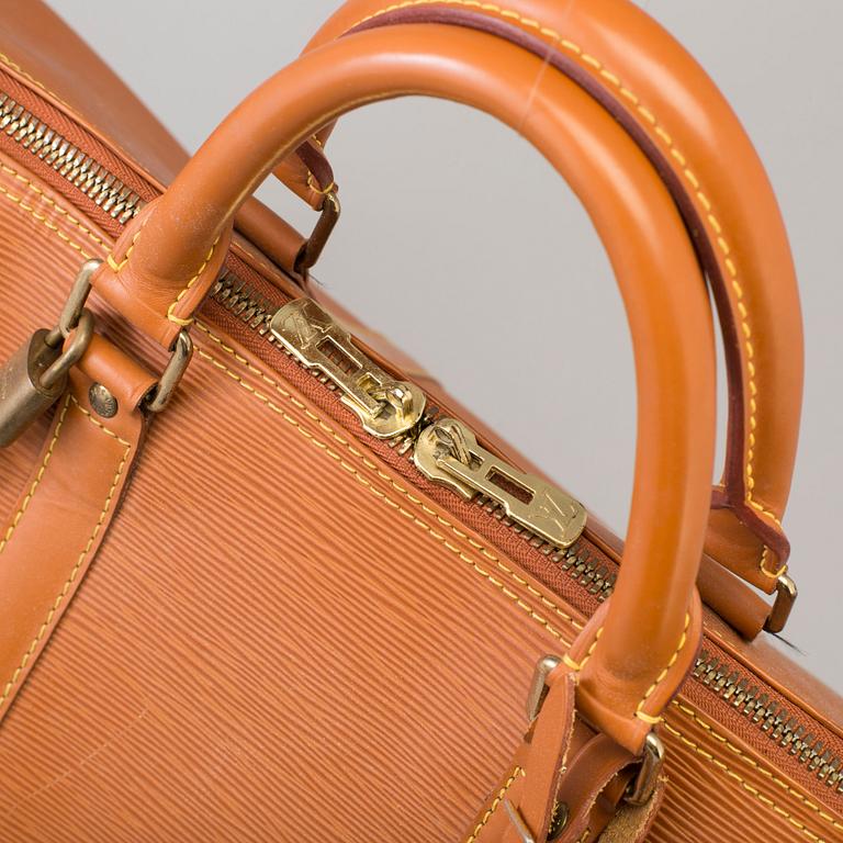 A "Keepall 50 epi" weekendbag by Louis Vuitton.