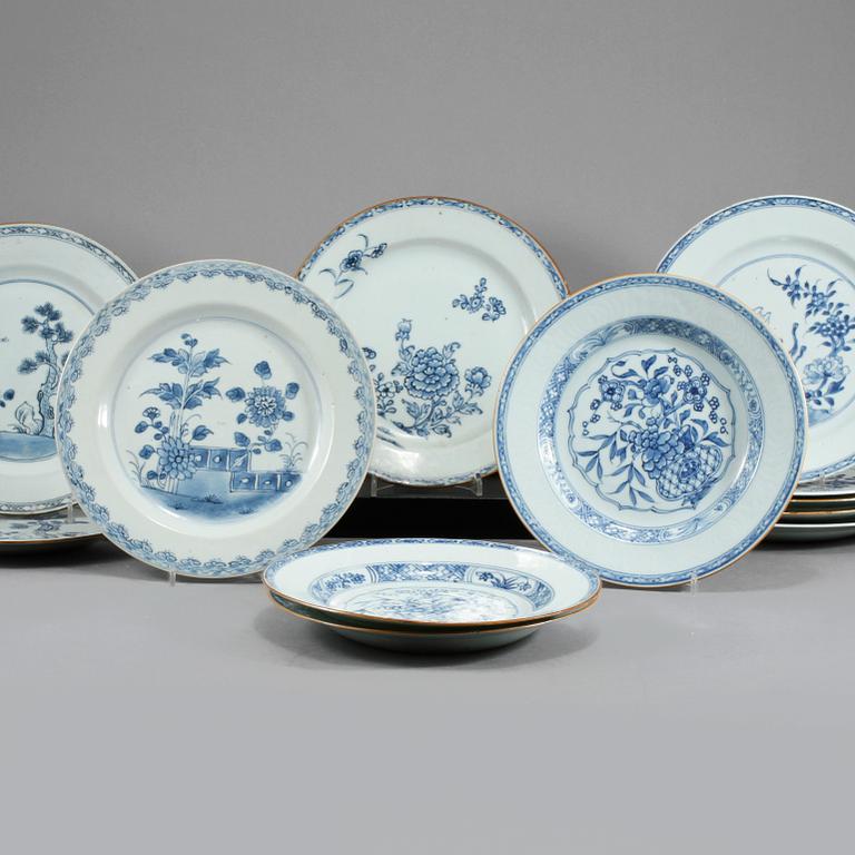 TALLRIKAR, 12 st, porslin, Kina, 1700-tal.