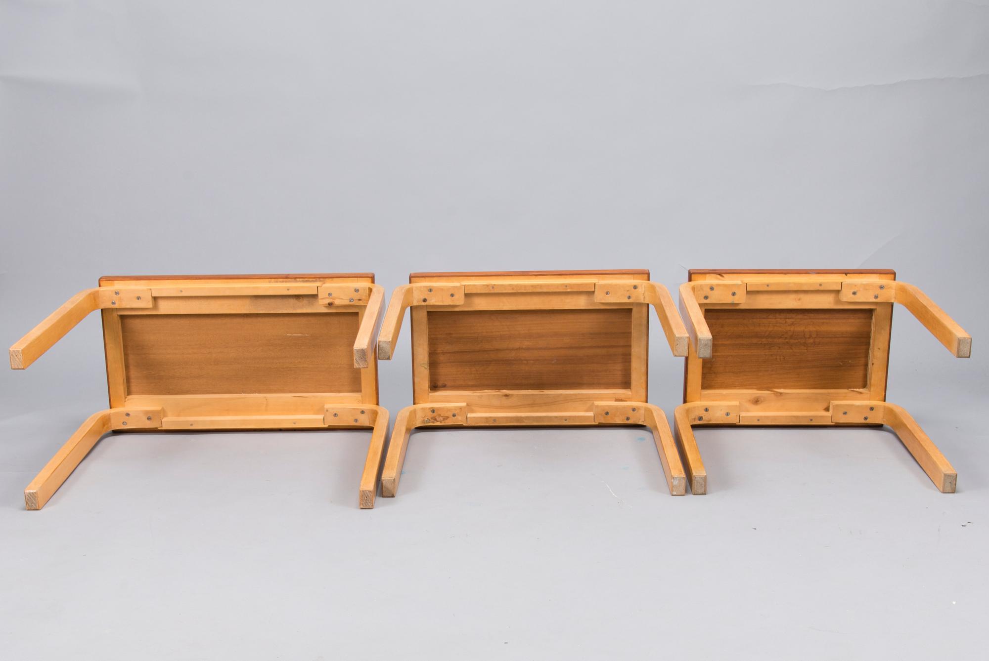 ALVAR AALTO, SARJAPÖYTÄ, 2 osaa,  88A ja 88B  ja SIVUPÖYTÄ, Artek, 1900-luvun puoliväli.