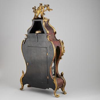 A French Louis XV-style bracket clock, second half of the 19th Century.