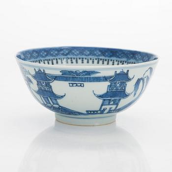 A large blue and white porcelain dish and a bowl. China, late Qing dynasty.