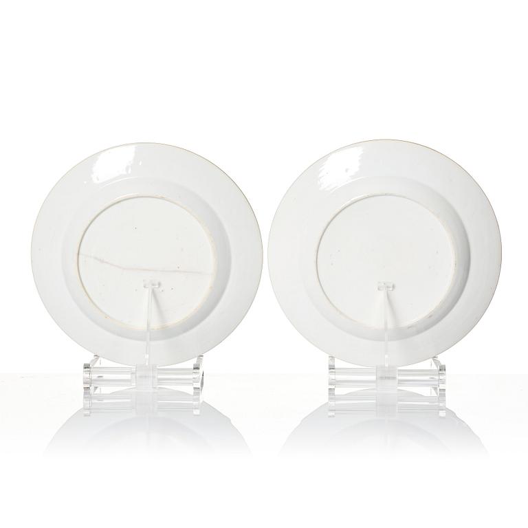 A pair of armorial dinner plates, Qing dynasty, 18th Century.