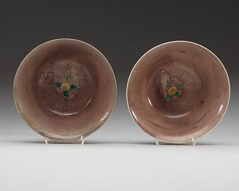 A pair of aubergine glazed famille verte bowls, Qing dynasty, presumably Kangxi (1662-1722).