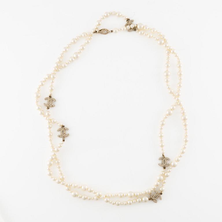 Chanel, pearl necklace, 2012.