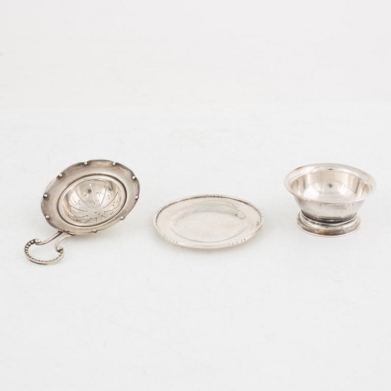 Tea strainer with bowl, sterling silver, Georg Jensen, Copenhagen 1933-1944+tray, silver, Jörgen Jensen, Stockholm 1924.