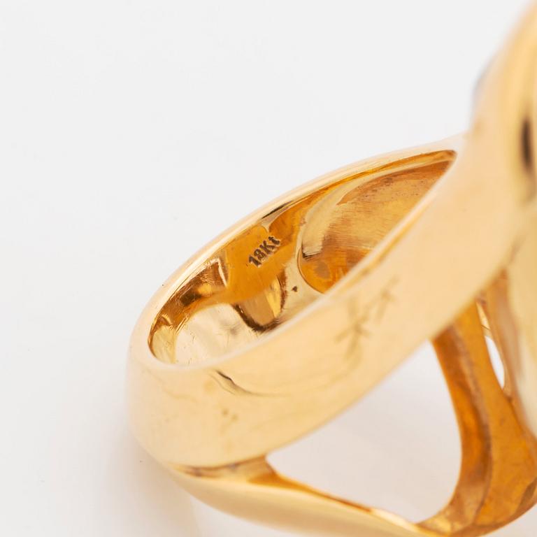 A Tina Karlsson ring in 18K gold set with an oval faceted citrine.