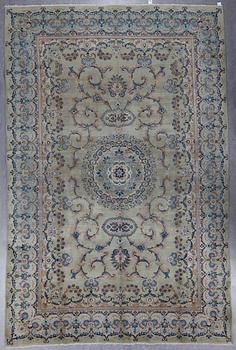 MATTA, Keshan, ca 388x257 cm.