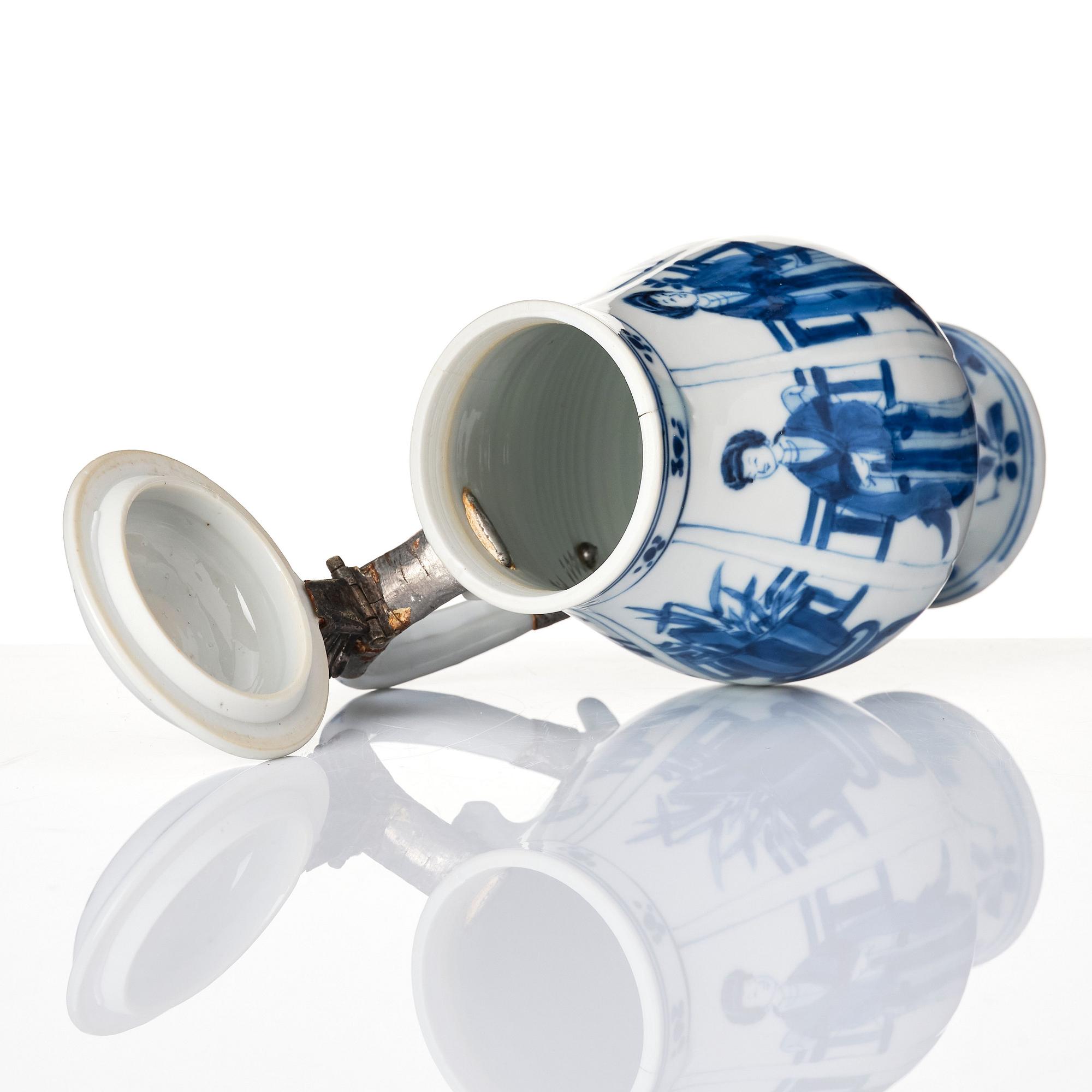 Senapskanna med lock, porslin. Qingdynastin, Kangxi (1662-1722).